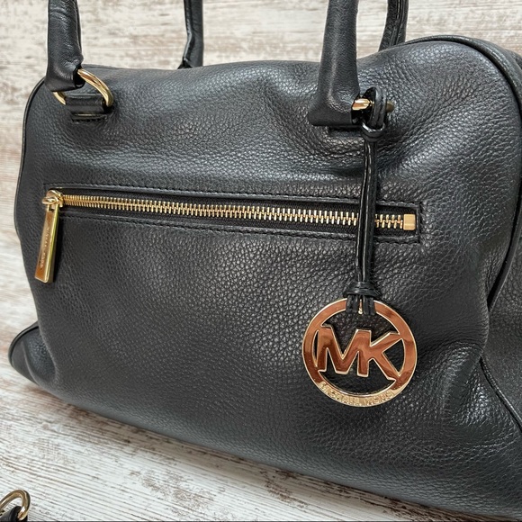 Micheal Kors versatile leather bag - Picture 3 of 14